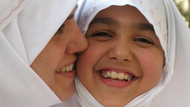 イスラム教徒への偏見　イスラムの女性とヒジャブの画像